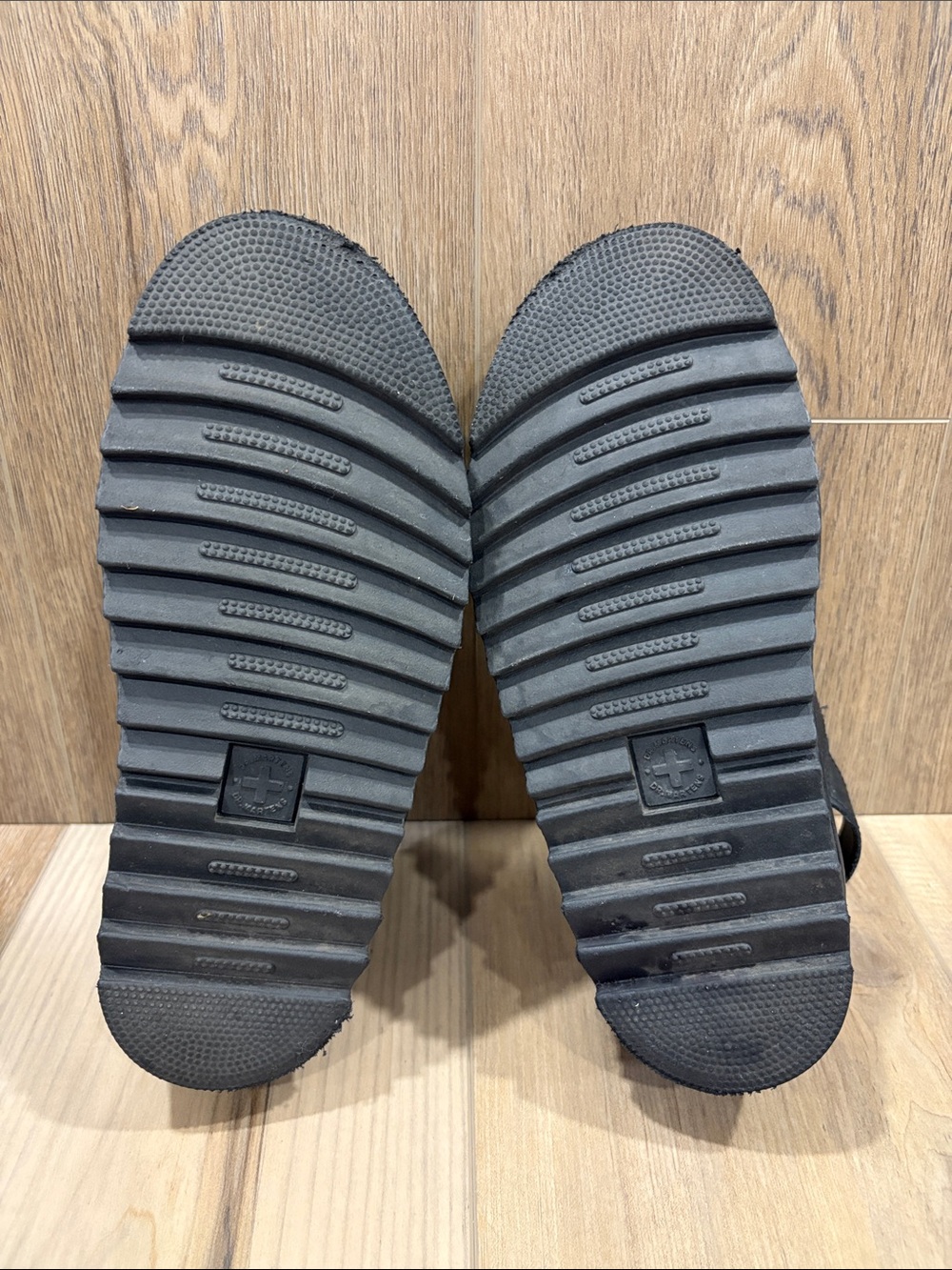 Dr. Martens Voss Quad Platform Buckle Sandal Hydro Leather Black JY004 size 7 - Picture 7 of 11